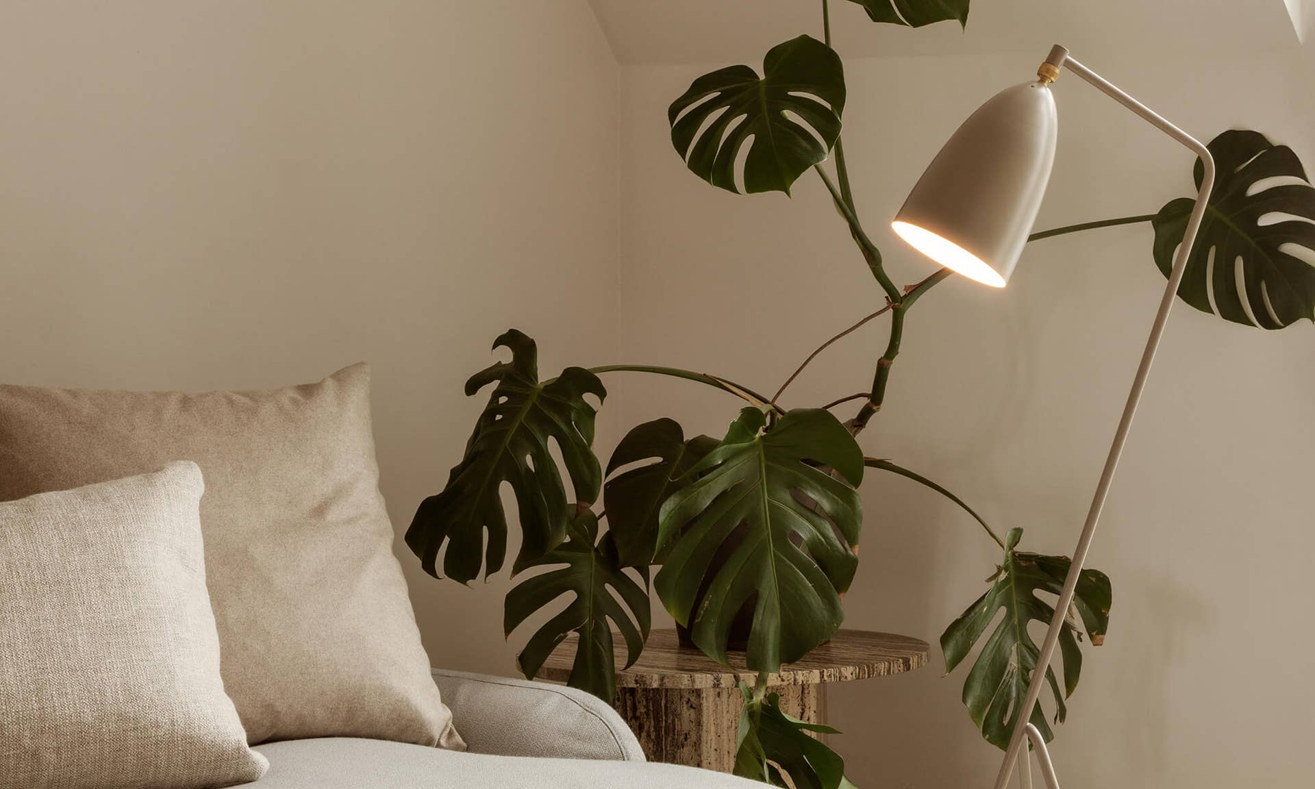 Golvlampor-Tibergs-Mobler.jpg Handla golvlampor hos Tibergs Möbler