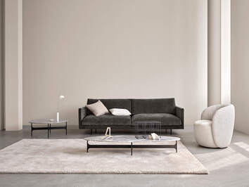 Modernt vardagsrum med Maho soffa från Wendelbo kombinerat med Floema Soffbord i Grå Marmor.