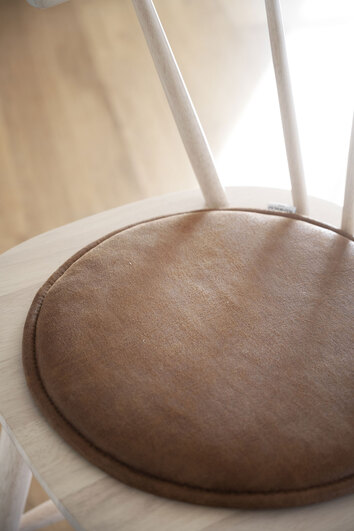 110527_b_mb_Fulton_seat_cushion_brown_(2)