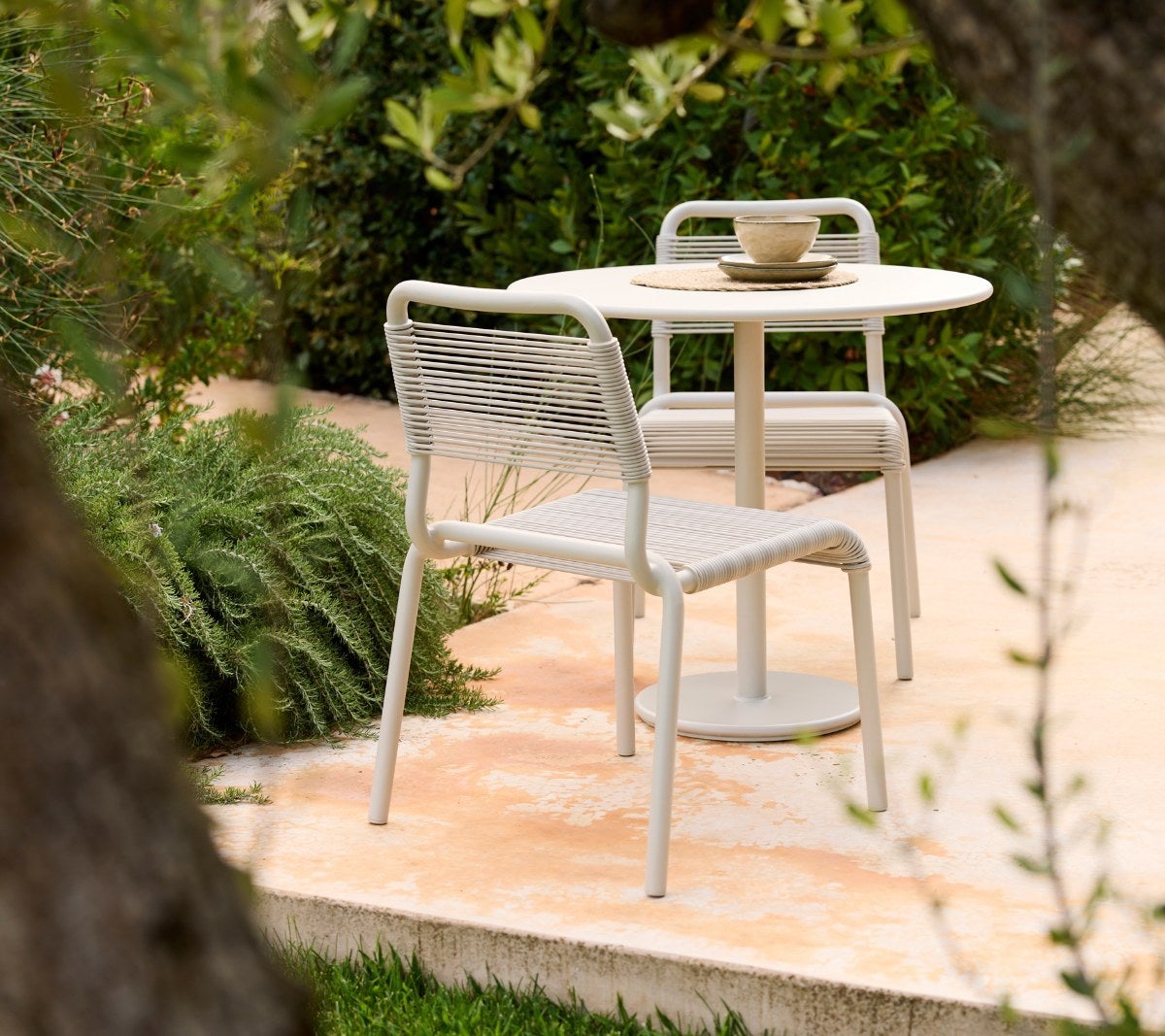 Al-Dente-chair-Go-cafe-table-sand-20180469-env-6cce0