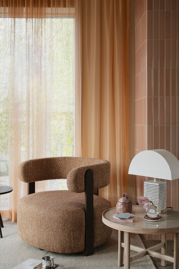 Rowico-Jenison-Lounge-Chair-Amber-Brown-Oak-Lifestyle