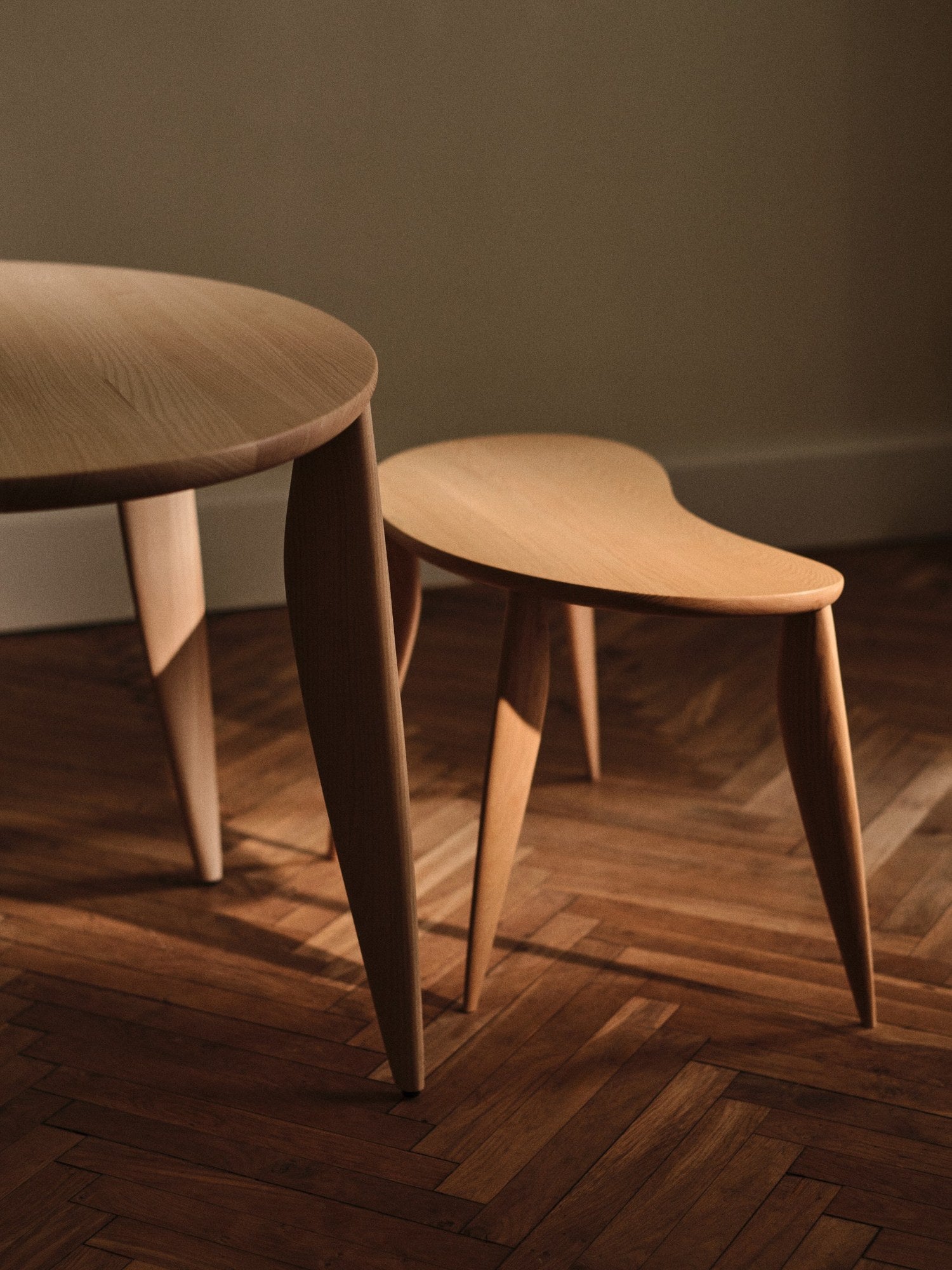 Ferm-Living-Feve-Desk-Natural-Ash-miljo-1