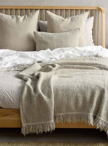 Spindle Sängram från Ethnicraft i ek