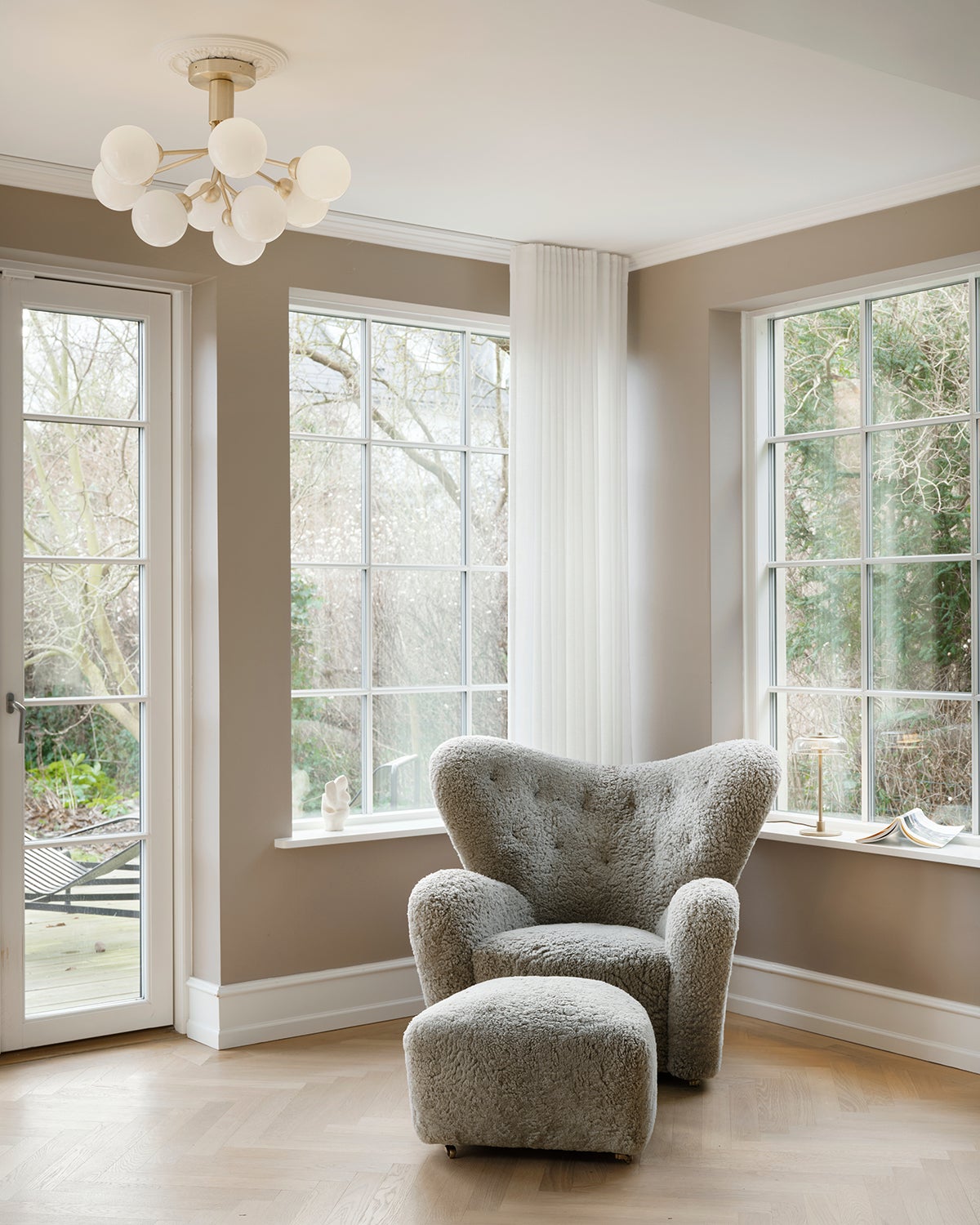 Nuura-Apiales-9-Ceiling-Brushed-Brass-Opal-Lifestyle