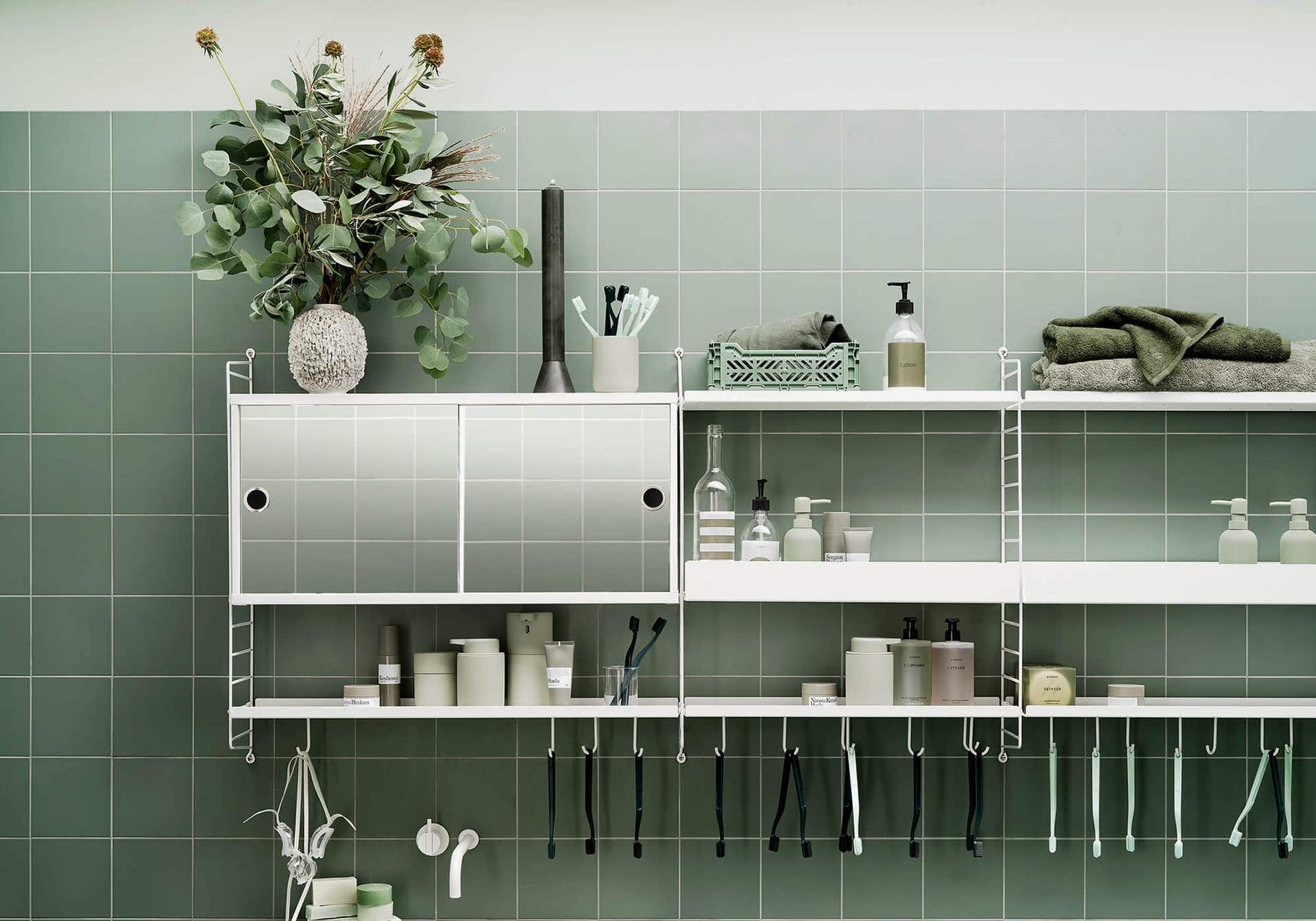 String-inspiration-badrum-stringhylla-tibergs.jpg String Inspiration Stringhylla i badrum Tibergs Möbler