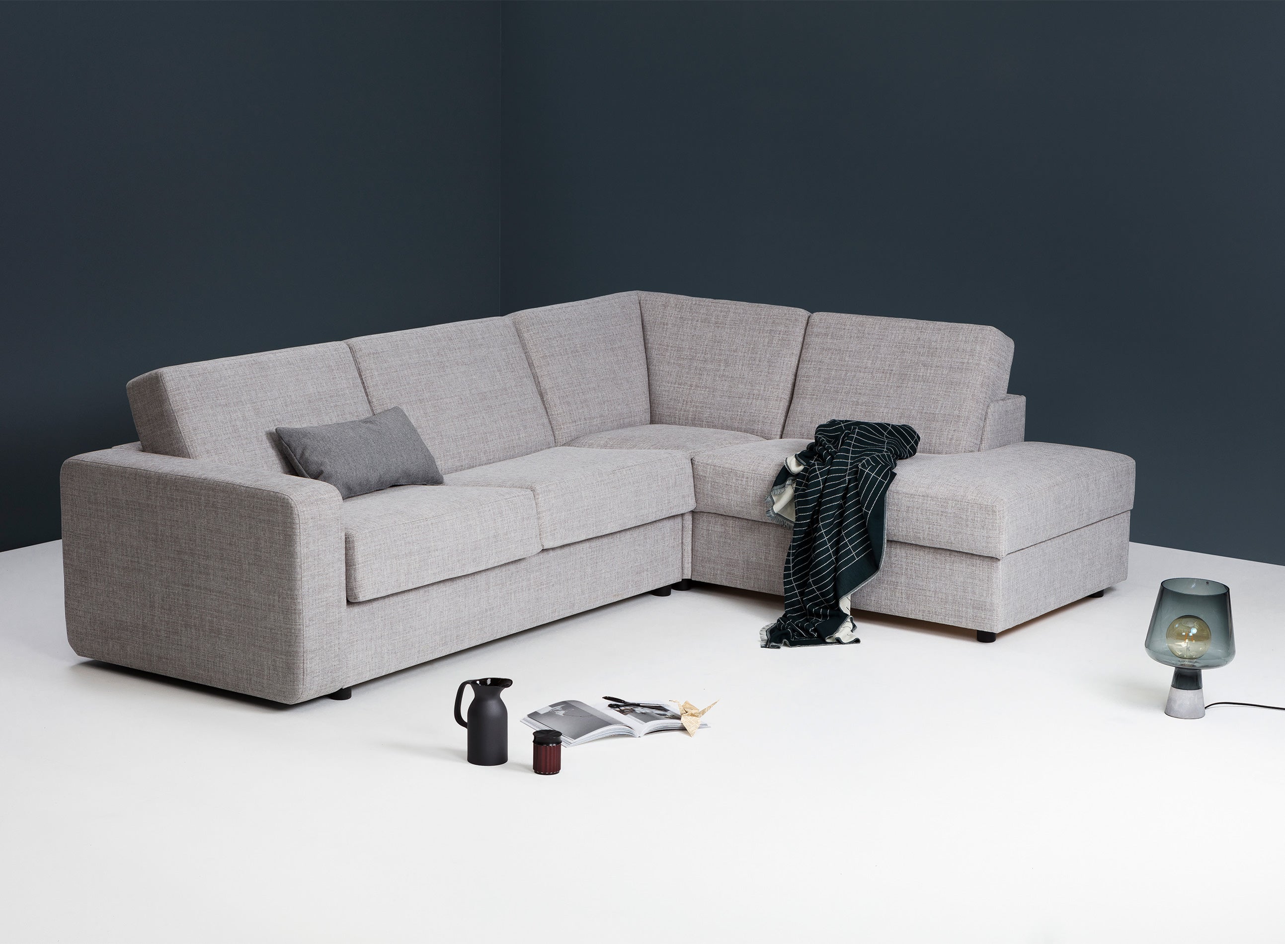 Bäddsoffa BEDinside med Öppet avslut 140. Armstöd AMBASSADOR