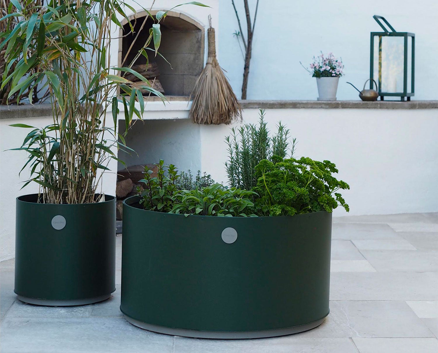 Grow Planter Dark Green / Taupe i olika storlekar med planteringar