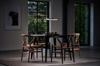 Le Klint 198 Soleil Pendel Small Light Oak ovanför matgrupp