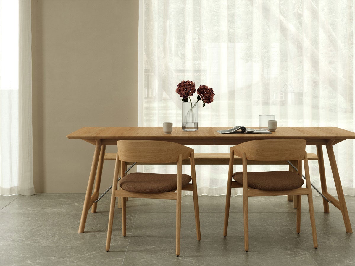 T7 utdragbart bord i oljad ek från Andersen Furniture