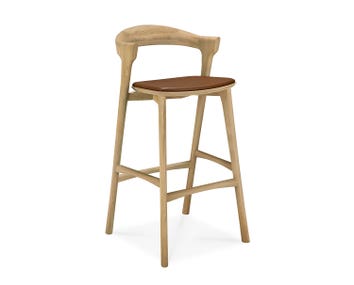 Bok Barstol i sitthöjd 76 centimeter med lädersits i lackad ek
