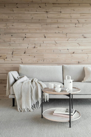 Miljöbild på Plateau. Bilden visar diameter 58, i vitbetsad ask. 