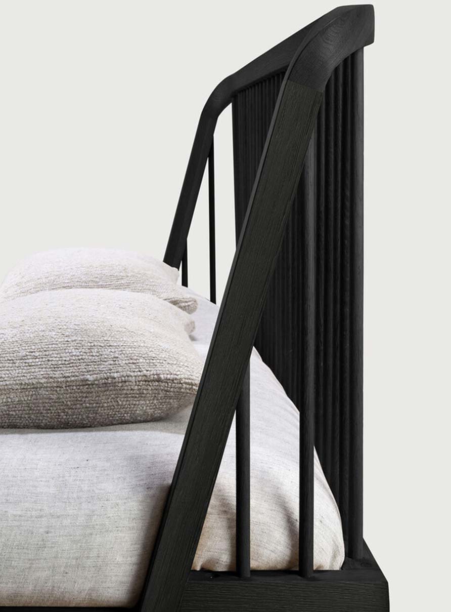 Spindle-bed-svart-d4-Ethnicraft