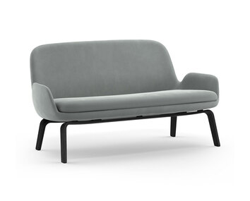 Era Soffa klädd i tyget City Velvet 86 med ben i svart ek