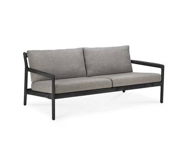 Jack utomhussoffa till din uteplats! Tillverkad i svartbetsadteak med dynor i Mocha från Ethnicraft.