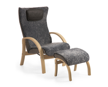 Easy Fåtölj och Fotpall i vitoljad ek klädd i fårskinnet Charcoal