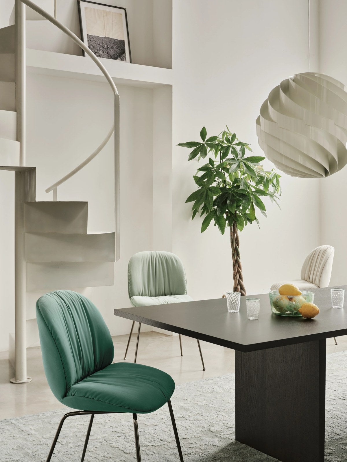 Gubi-Private-Matbord-260-Brunsvart-Ask-10113069-h