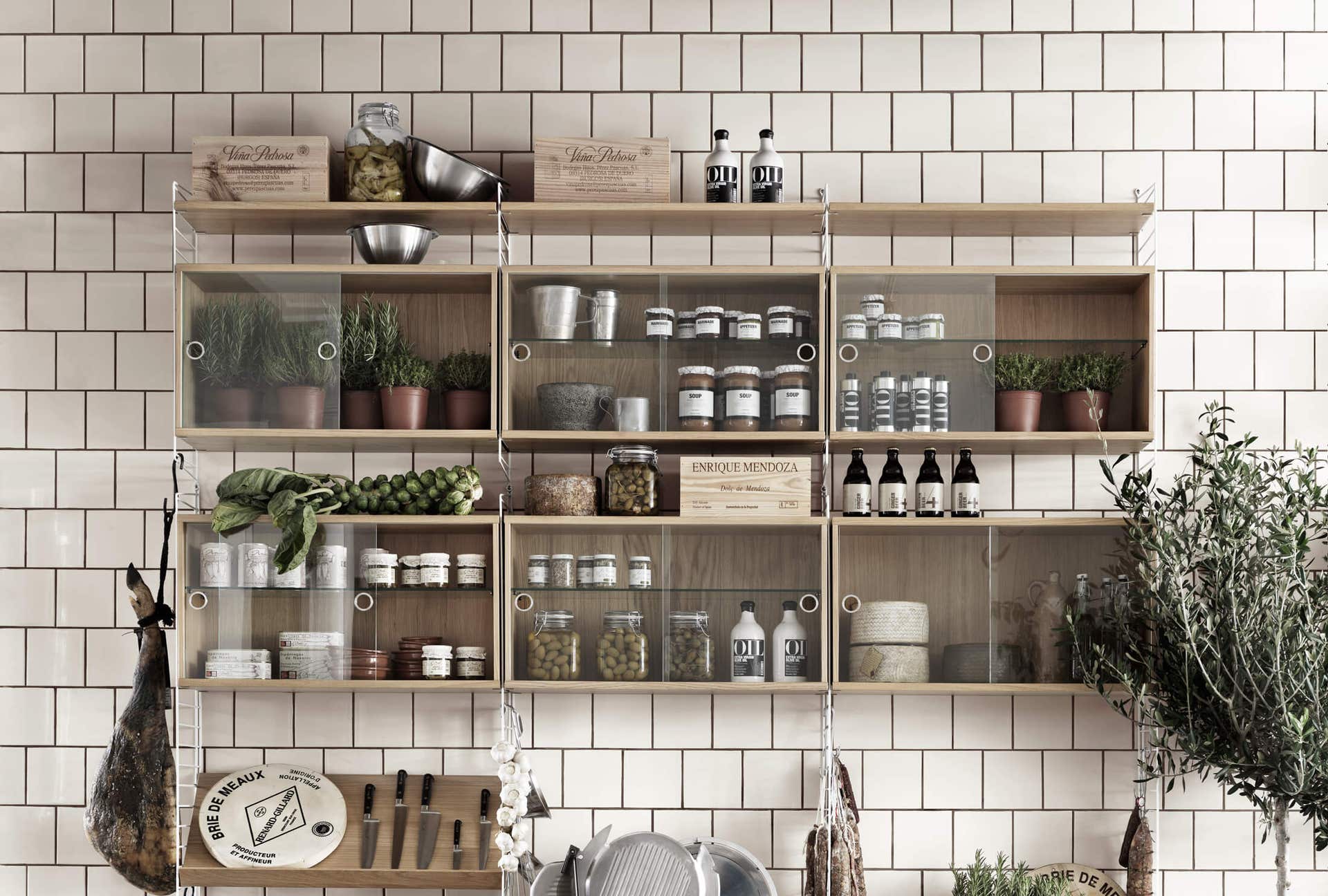 string-system-Vitrinskap.jpg string-system-Vitrinskap