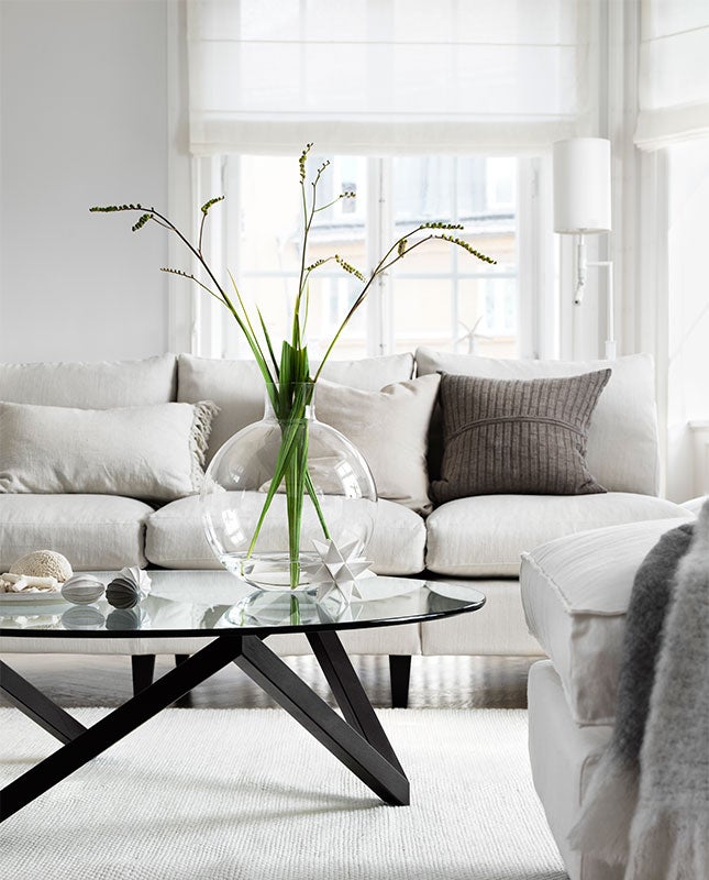 Sirius soffbord i glas och med svarta grafiska linjer från Englesson