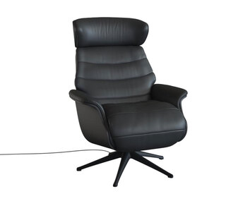 Marina Reclinerfåtölj med strömsladd helklädd i lädret Savoy Platin Black med ben i svart aluminium