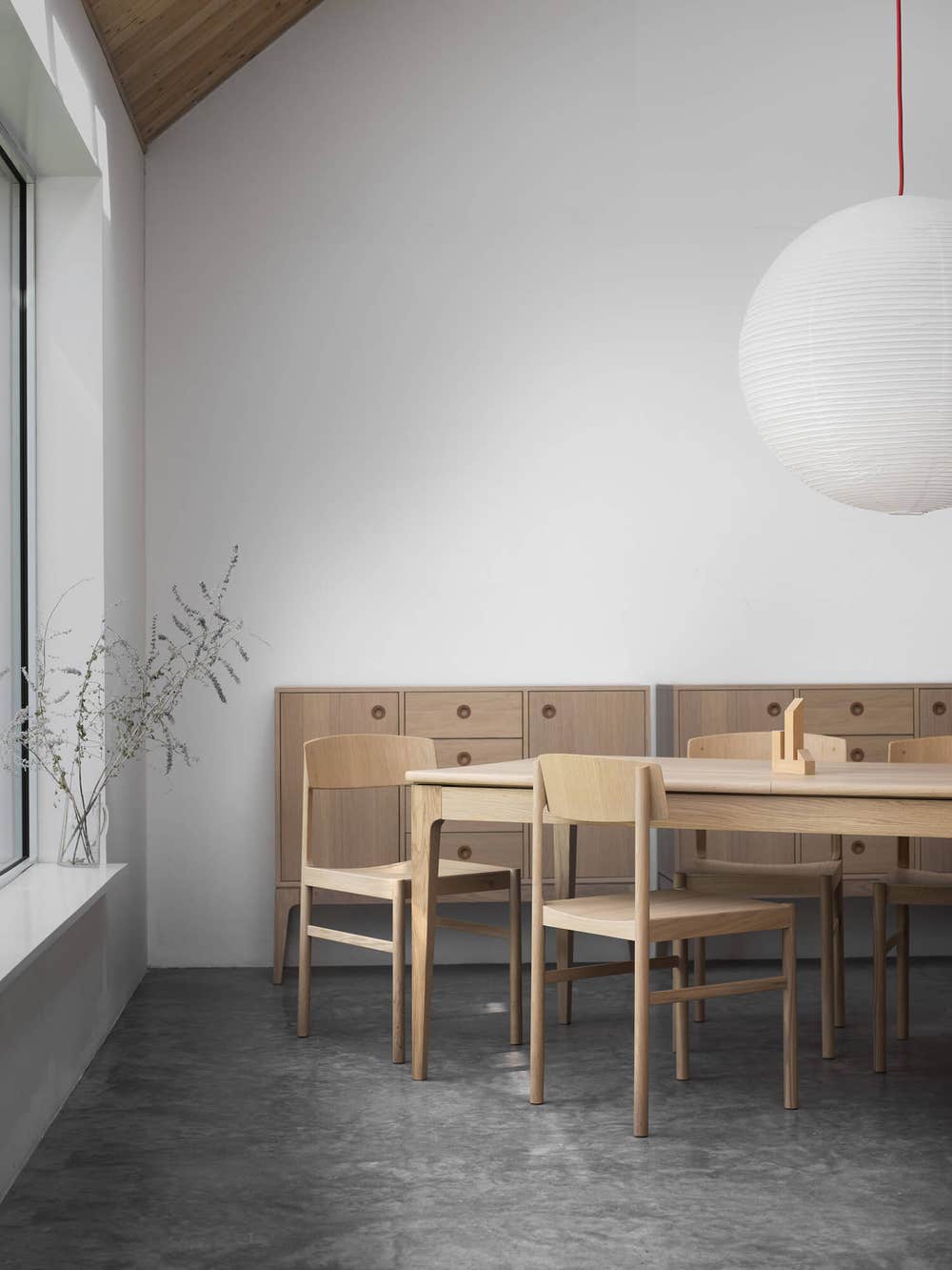 hoellviken-matbord-rod-stol-miljoe.jpg hoellviken-matbord-rod-stol-miljoe