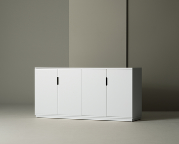 AOKO Sideboard Vit i studiomiljö