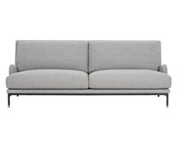 Soffan Mr. Jones, med bredd 230 centimeter. Soffan är klädd i tyget Diego 153. Ramen är av svart stål, med hjul i mässing. 