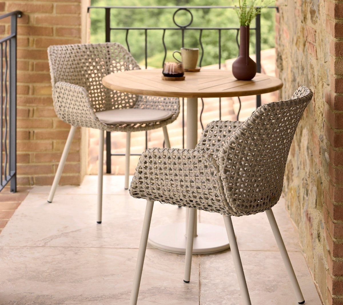 Vibe-dining-chair-Go-cafe-table-20180493-env-776a5