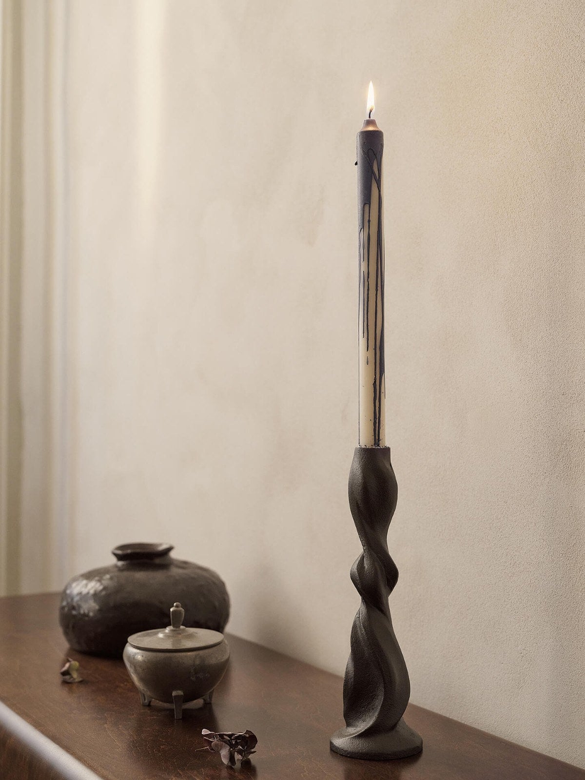 Ferm-Living-Dryp-Candles-Set-of-2-Deep-Blue-miljo