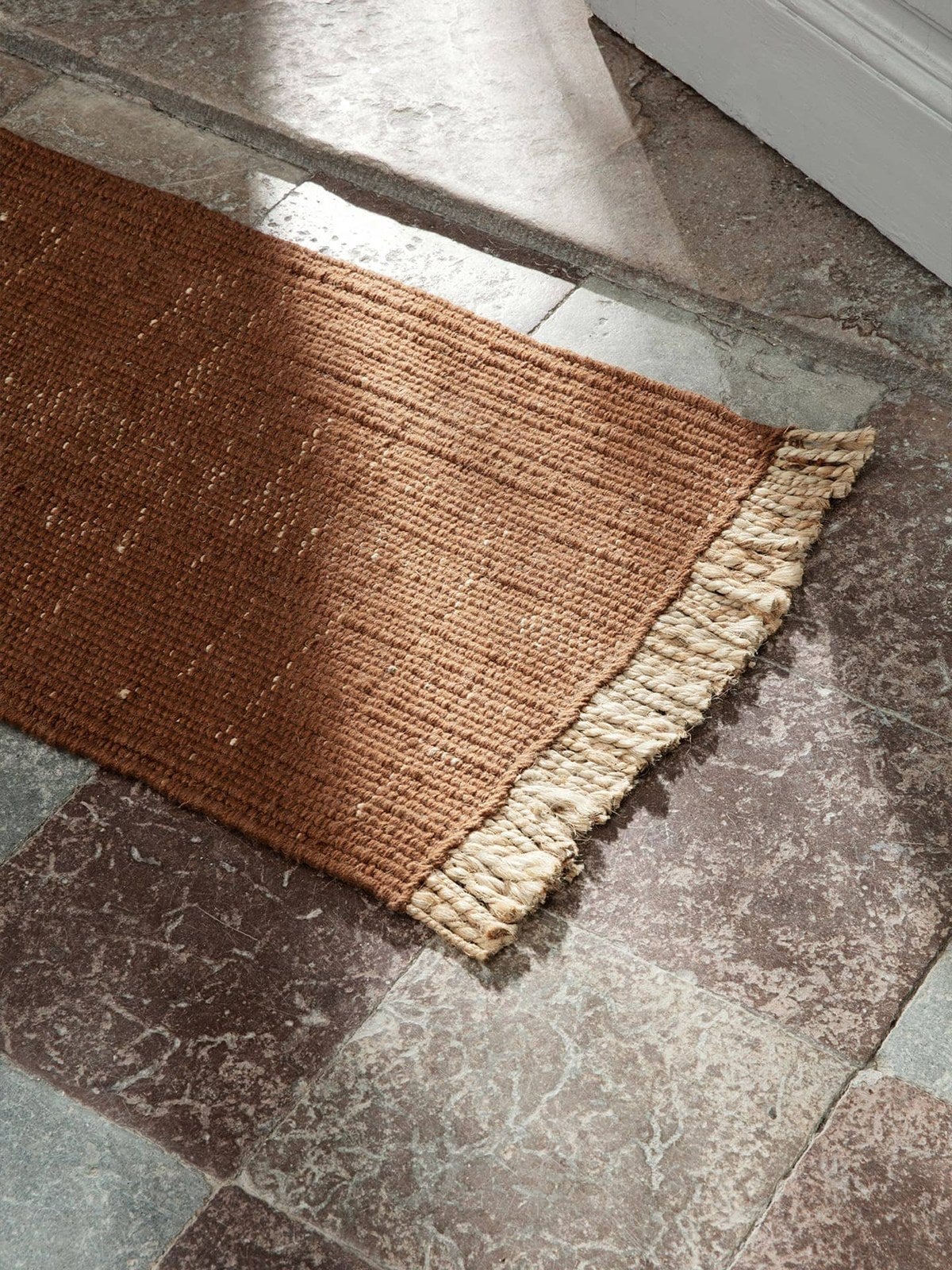 Ferm-Living-Block-Dorrmatta-50x80-Dark-Brick-Natural-miljo-1