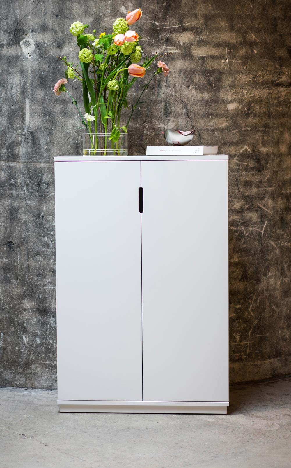 AOKO Skåp Täckta Dörrar Vit med blombukett i rosa nyanser