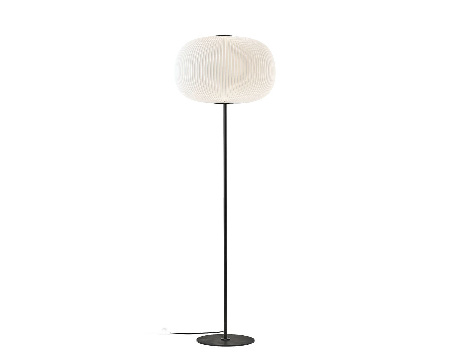 LeKlint332_Lamella_floor_lamp_black_packshot2