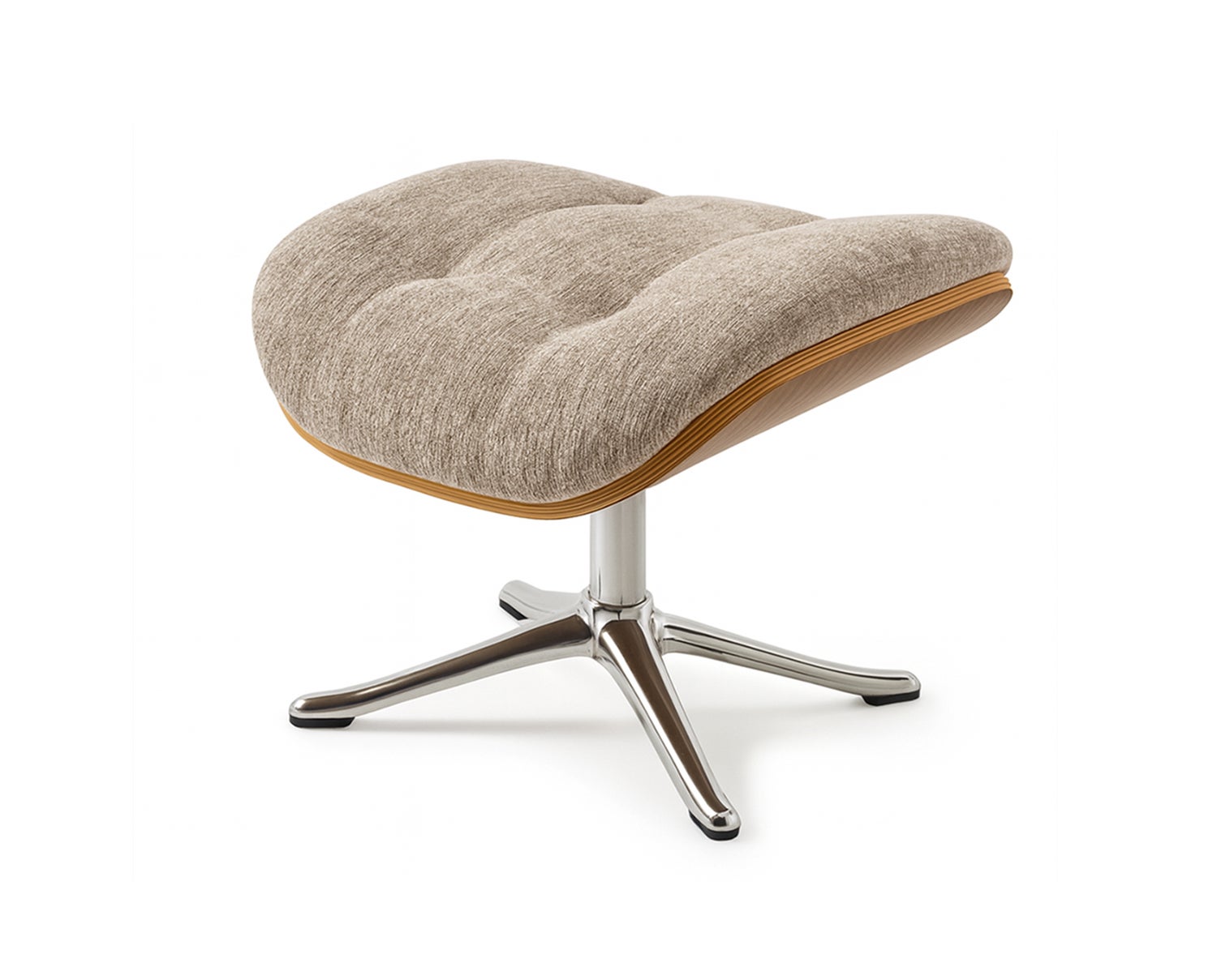Marc Fotpall med valnötsfanér i tyget Burano 1090 Mushroom med ben i polerad aluminium