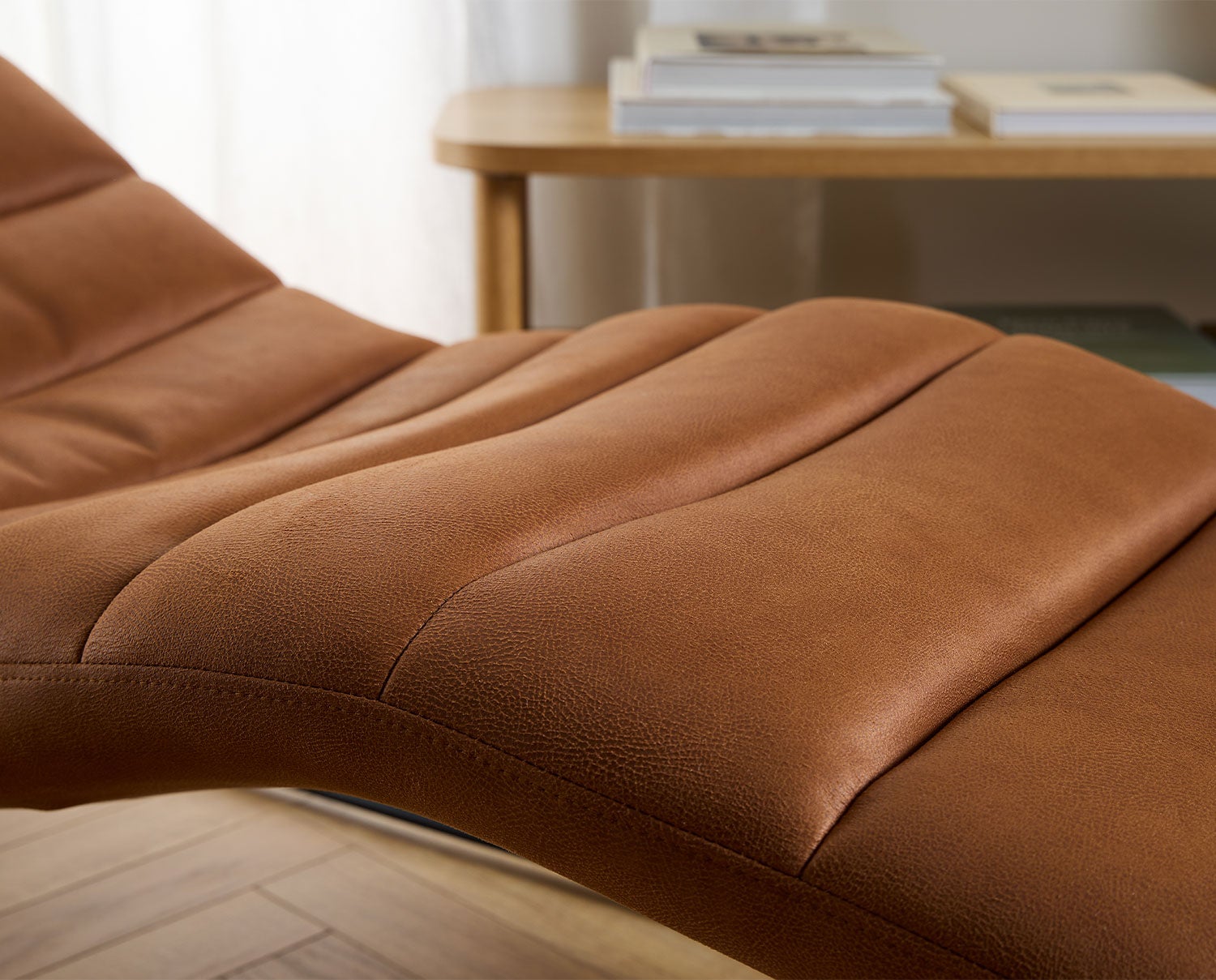 Chaplin Monza Cognac med fokus på tyg