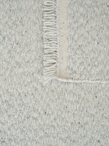 Varp på Blonde Maze Matta i färgen Grey
