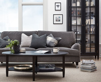 Howard soffa och klassiska soffbordet Stockholm från Englesson