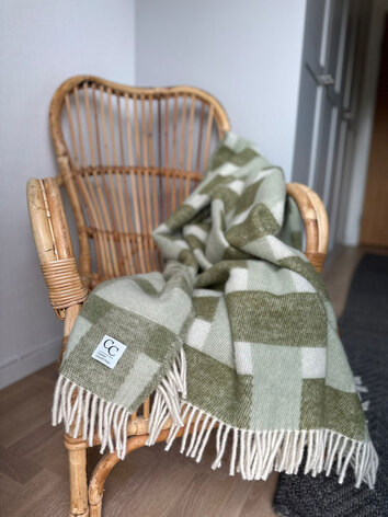 Classic-Collection-Weave-Throw-Green-Lifestyle