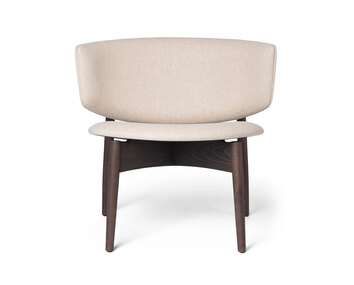 Herman Loungefåtölj i tyget Main Line Flax 20 med ben i mörkbetsad bok