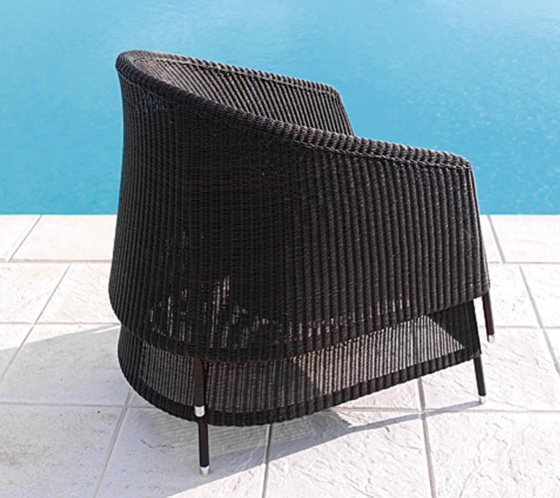 Kingston lounge chair stackable in mocca from Cane-line