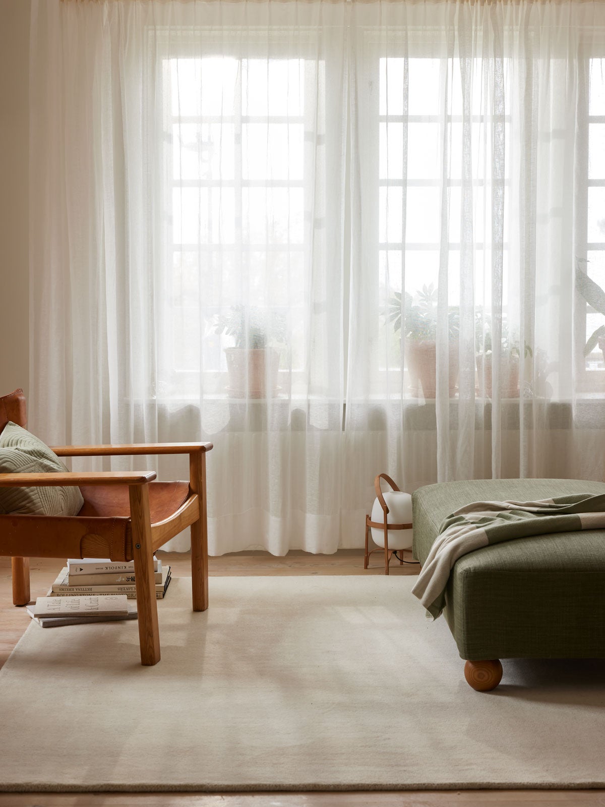 Solid Matta Off White i vardagsrumsmiljö