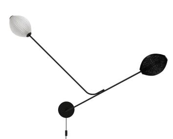 Satellite vägglampa svart och vit, släckt framifrån | GUBI