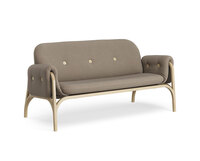 Soffan Button i tyget Main Line Flax 23, med trästativ i lackad ek