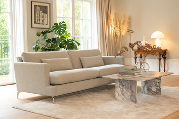 Maxx soffa i ett ljust och vackert vardagsrum