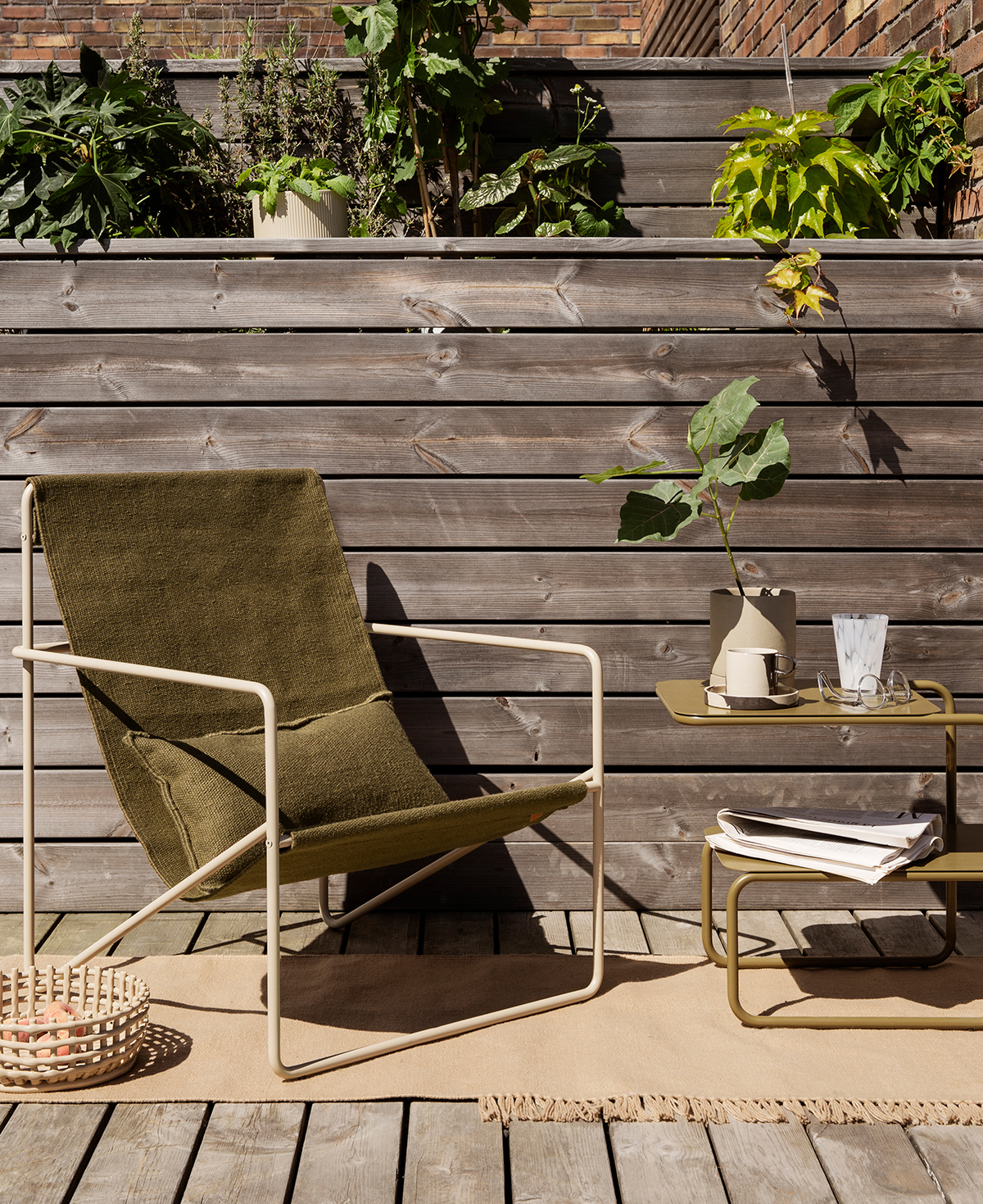 Ferm-Living-Desert-Lounge-Chair-Cashmere-Olive-Lifestyle-Crop-Startpage