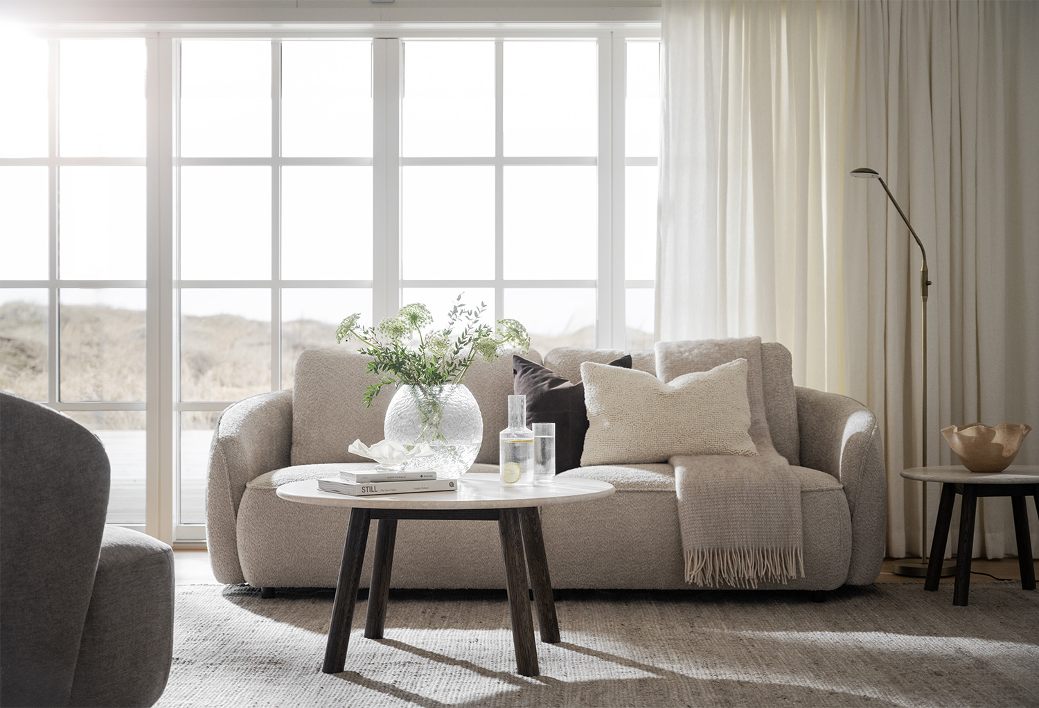 Norris-soffa-3s-Light-beige-anna2-Taransay-soffbord-5