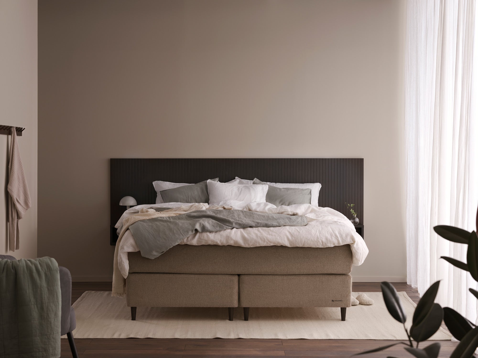 Family-Lyx-Kontinentalsang-180x200-Osby-GraBrun-Sovrum01