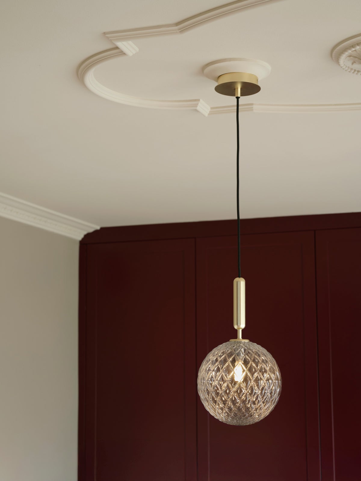 Nuura-Miira-1-Pendant-Large-Brass-Optic-Lifestyle-1