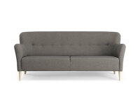 Soffan Nova i tresitsig modell. Soffan är klädd i tyget Main Line Flax 26, med ben i lackad ask. 