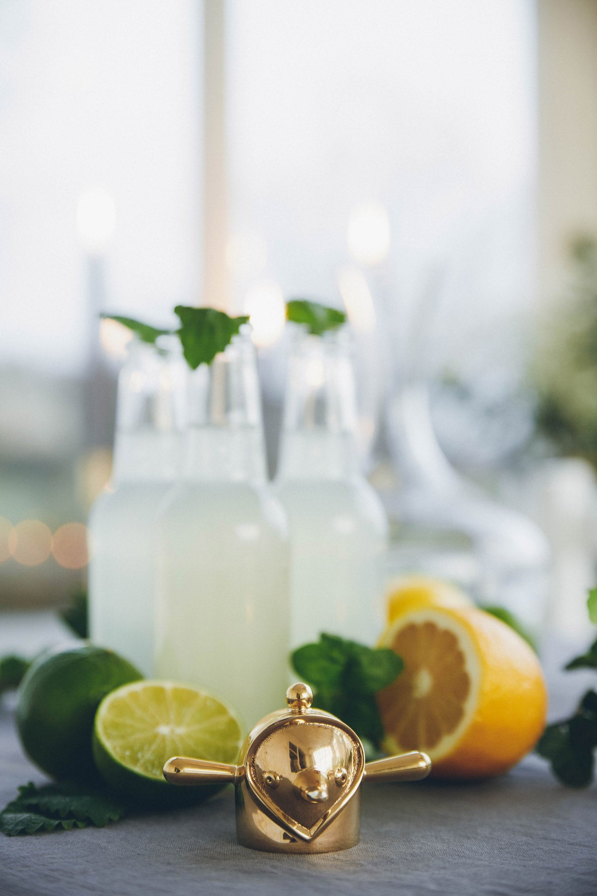 Finn Flasköppnare/Krok i mässing från Klong. 