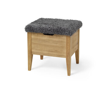 Oljad ek med fårskinnslook