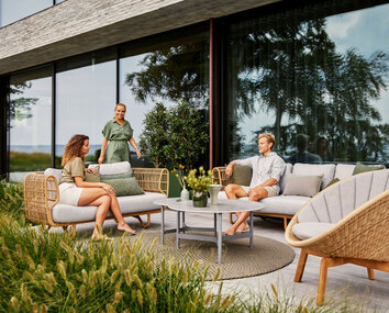 Nest 3-sits Soffa Natur som del av soffgrupp i utomhusmiljö